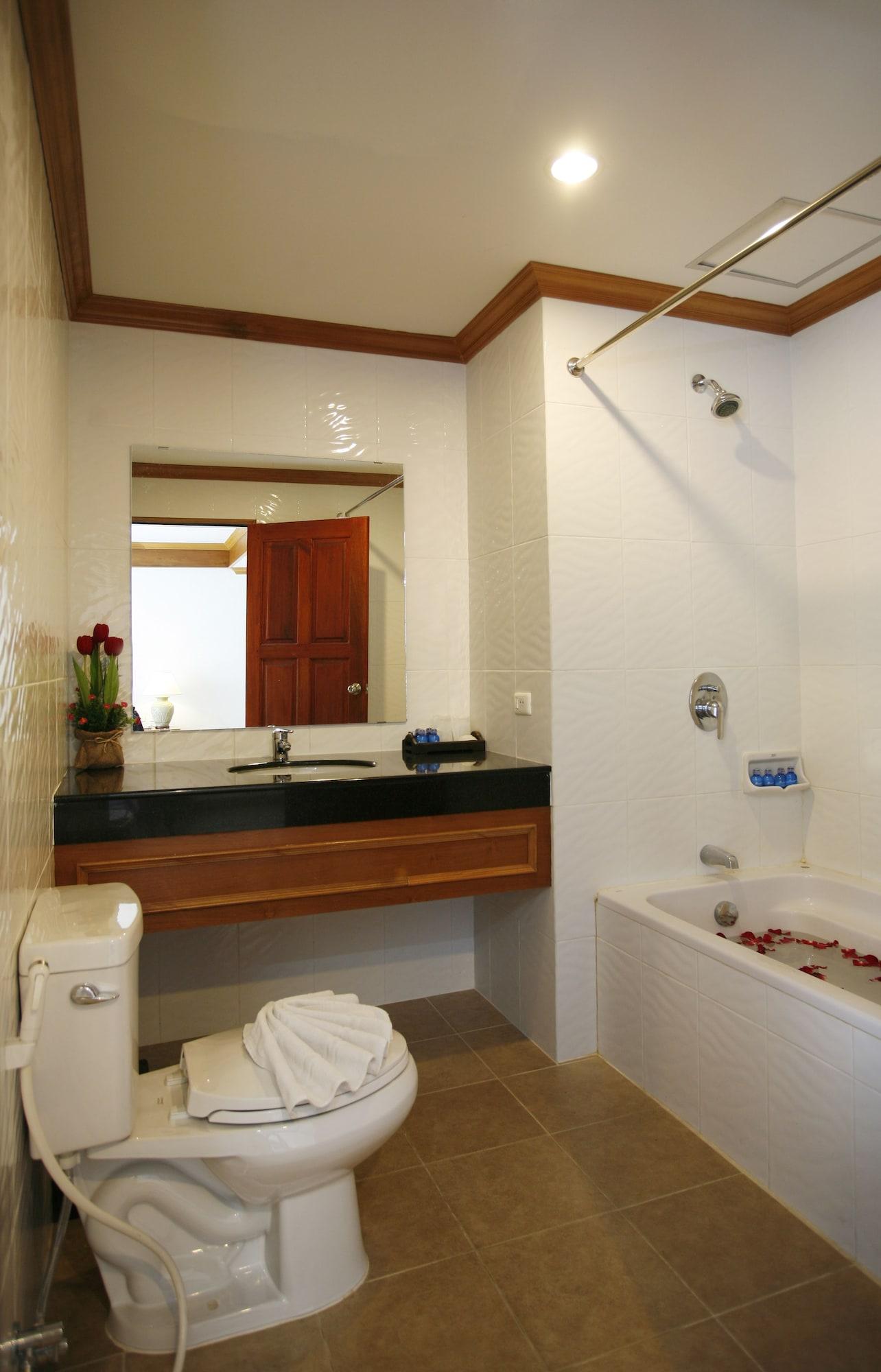 Patong Jiraporn Hill Resort מראה חיצוני תמונה